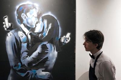 На съёмках сериала закрасили граффити Бэнкси. Его работы стоят миллионы  долларов — Секрет фирмы