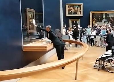 В Лувре открылась самая большая в истории выставка Леонардо да Винчи.  Картины для нее передали Ватикан, Билл Гейтс и Елизавета II — Bird In Flight