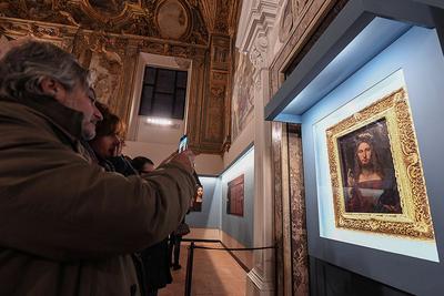 Картину \"Мона Лиза\" в Лувре измазали тортом :: Новости :: ТВ Центр