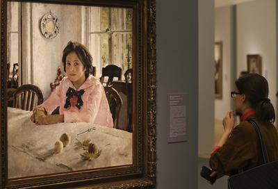 Девушка с персиками, картина Серова …» — создано в Шедевруме