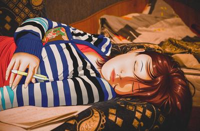 Картинка на рабочий стол земля, девушка, спит, трава, аниме, устала,  порванные колготки 1280 x 720