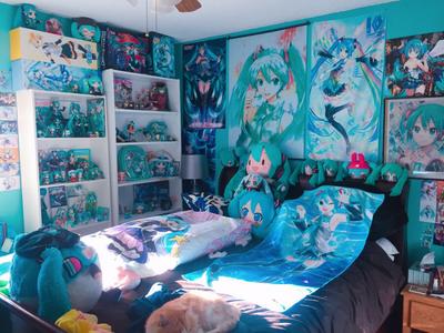 Комната в стиле аниме для мальчиков и девочек: эстетика, плакаты на стену,  идеи декора, зеркала, шторы
