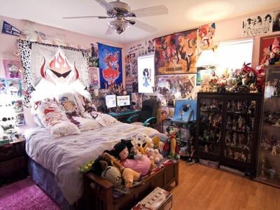Комната в стиле аниме для мальчиков и девочек: эстетика, плакаты на стену,  идеи декора, зеркала, шторы