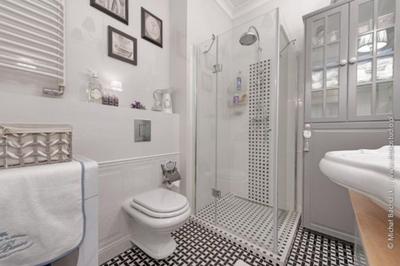 Уникальный интерьер ванной комнаты | Интернет-магазин Respace: дизайнерские  обои, плитка, шторы, краска