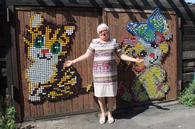 В Торжке мастер делает панно из пластиковых пробок и украшает город - ТИА