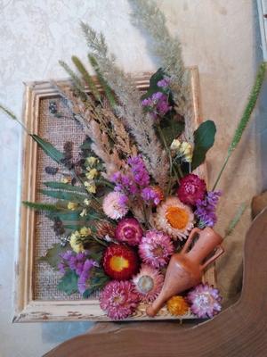 Картина из искусственных цветов и сухоцветов Вы можете купить или заказать  подобные в нашем интернет… | Flower wall decor, Picture frame crafts,  Floral arrangements