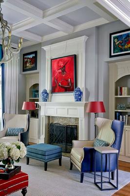 Шикарно выглядит жанровая картина в красном цвете над камином в интерьере  (interior) английского стиля. Размер… | Blue home decor, Beautiful houses  interior, Design