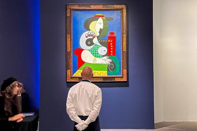 Картина Пикассо \"Женщина с часами\" продана за 139 млн долларов - Российская  газета