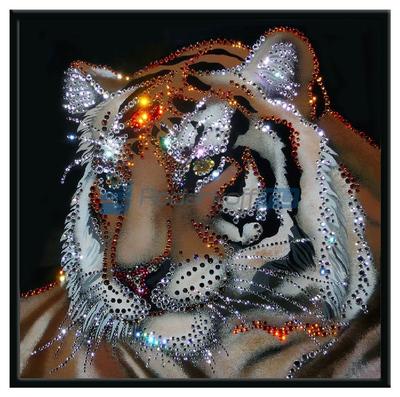 Картина из кристаллов Сваровски 'Тигр (сила и мудрость)': купить в  интернет-магазине сувениров в Москве