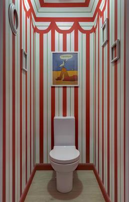Что повесить на стену над унитазом – картины для туалета, полки, зеркала,  полотенцесушитель и другие идеи! | Houzz Россия