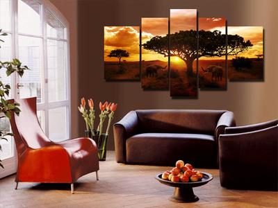 Картины над диваном: какие выбрать | 25 фото идей