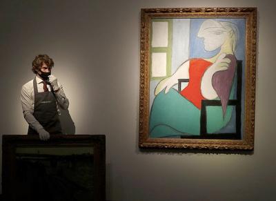 Картину Пикассо «Женщина с часами» продали на аукционе за $139,3 млн — РБК