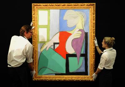 Фото первоначально картины Пабло Пикассо: Девушка ` перед ` зеркала  Редакционное Фотография - изображение насчитывающей музей, смотреть:  102158172